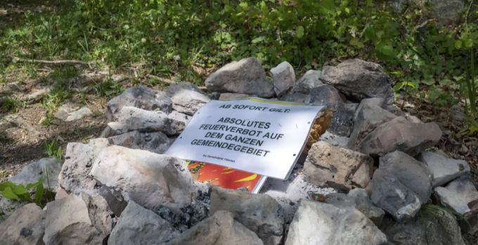 Trotz der Niederschläge: Die Waldbrandgefahr bleibt. (Archivbild) Waldbrand