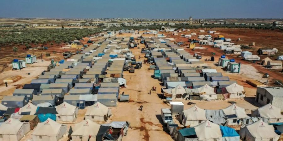 Blick auf ein Flüchtlingslager in der Provinz Idlib