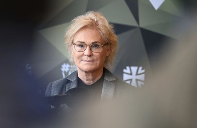 Die deutsche Bundesministerin der Verteidigung, Christine Lambrecht (SPD), verlangt vom Bundesrat, dass dieser die Wiederausfuhr-Bestimmungen anpasst, um den Export von 35-Millimeter-Munition in die Ukraine zu ermöglichen. (Archivbild). Christine Lambrecht Gepard-Panzer