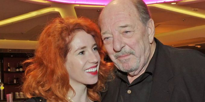 Der Komponist Ralph Siegel und seine Lebensgefährtin Laura Käfer feiern beim Fashion Charity Dinner im Münchner Hotel «Vierjahreszeiten». Der Komponist Ralph Siegel und seine Lebensgefährtin Laura Käfer feiern beim Fashion Charity Dinner im Münchner Hotel «Vierjahreszeiten».