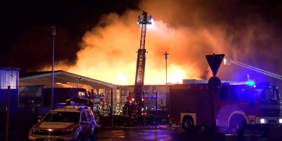 Brand zerstört Industriegelände