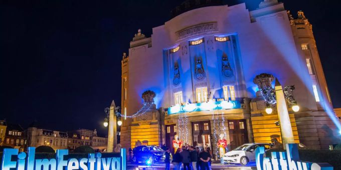 Das Cottbuser Filmfestival beginnt im Gebäude des Staatstheaters. Das Cottbuser Filmfestival beginnt im Gebäude des Staatstheaters.