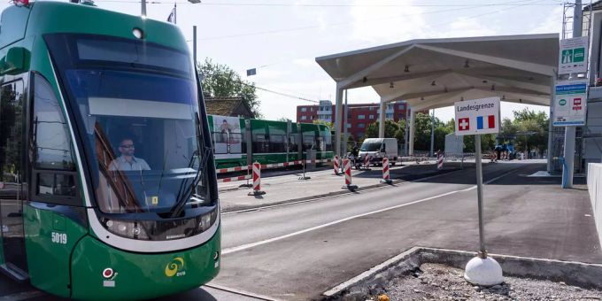 Ein Tram in Basel. Ein Tram in Basel.