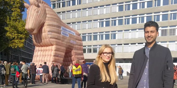 Zürich - JSVP-Frau trifft an Anti-SVP-Demo auf SP-Molina