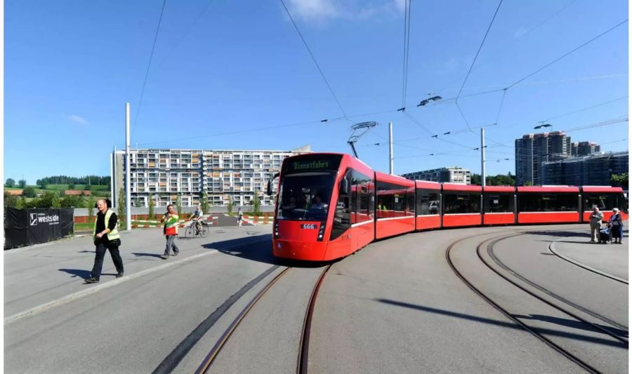 Bernmobil will in den kommenden Jahren 20 neue Trams kaufen - Keystone