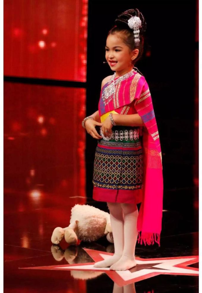 Sie ist heute Abend die jüngste Kandidatin: Melissa Malandrino (5) präsentiert einen Tanz aus der thailändischen Heimat ihrer Mutter.