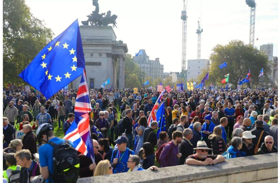 Demonstranten nehmen am «People's Vote March» in London teil.