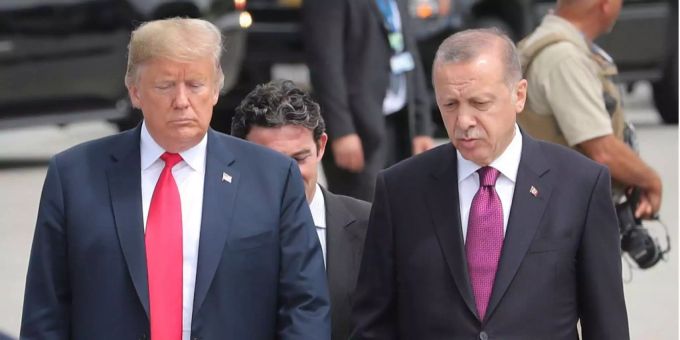 US-Präsident Donald Trump und der türkische Präsident Recep Tayyip Erdogan in Brüssel. US-Präsident Donald Trump und der türkische Präsident Recep Tayyip Erdogan in Brüssel.
