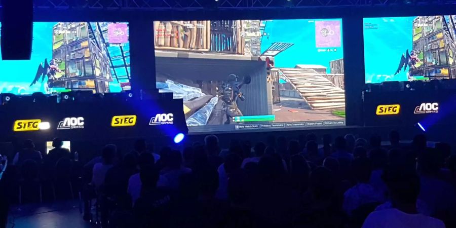 Das Fortnite Turnier an der Zurich Game Show auf der eSports Bühne. Dies war in Halle 1