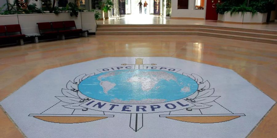 Die Eingangshalle im Hauptquartier von Interpol.