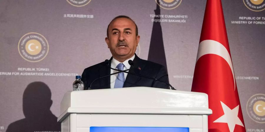 Mevlüt Cavusoglu, Aussenminister der Türkei, äussert sich bei einer Pressekonferenz mit Aussenminister Maas nach ihrem Gespräch.