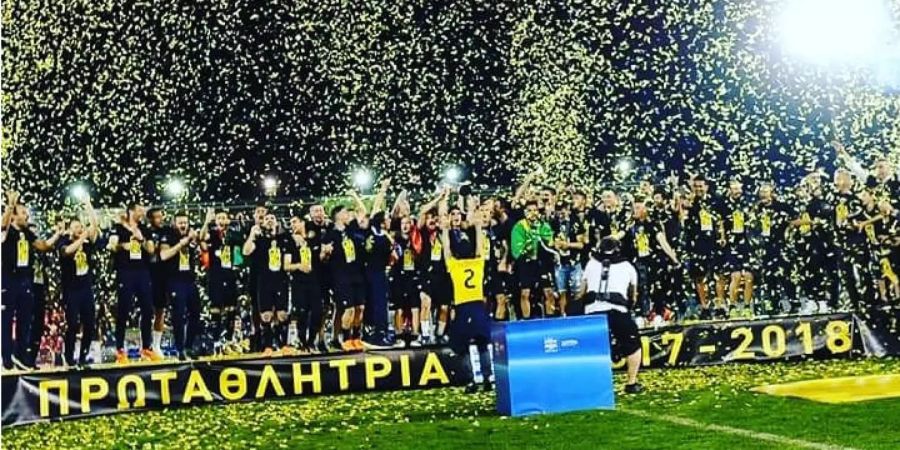 Nach einer Saison voller Skandale krönt sich AEK Athen zum griechischen Meister 2018.