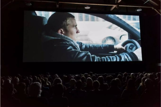 In knapp zwei Wochen eröffnet in Riad das erste Kino. In knapp zwei Wochen eröffnet in Riad das erste Kino.