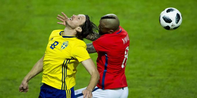 Der chilenische Torschütze Arturo Vidal (rechts). Der chilenische Torschütze Arturo Vidal (rechts).