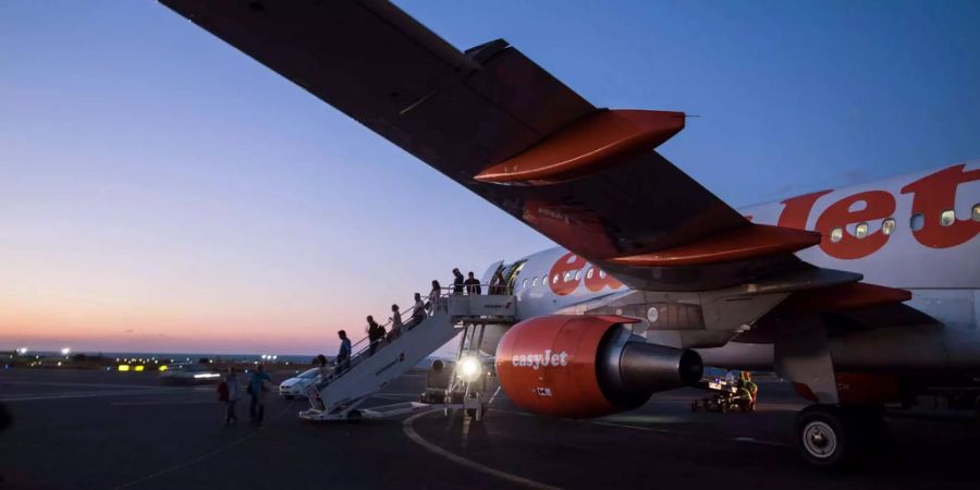 25 Maschinen der Air Berlin und 1000 Beschäftigte gehen für die Billig-Airline an den Start.