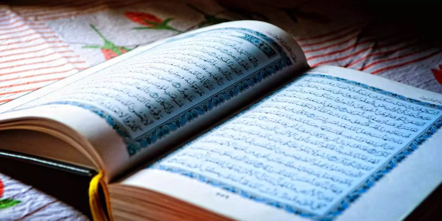 Laut der Vizestaatsanwältin Eva Rønne dürfe der Imam den Koran zwar zitieren, eine Billigung vom Mord einer Bevölkerungsgruppe sei aber strafbar.