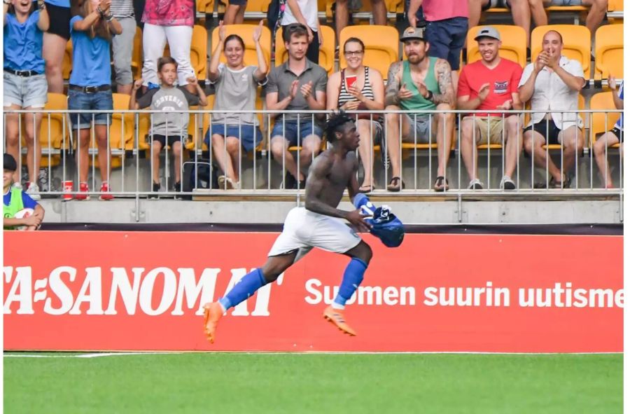 Balotelli-Style: Moise Kean feiert seinen Treffer im Final der U-19 Europameisterschaft gegen Portugal.