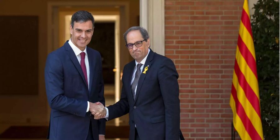 Pedro Sánchez (r.) empfing Joaquim Torra (l.) am Montag im Madrider Regierungspalast mit dem erklärten Ziel einer Annäherung beider Seiten.