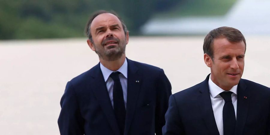 Emmanuel Macron (r.) und Edouard Philippe gehen gegen Terrorismus im Land vor.