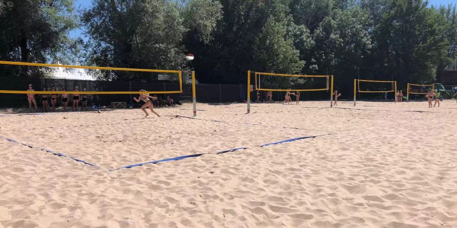 Nebst Musik, Essen und Kultur wird am ersten Lakelive auch viel Sport angeboten, so wie hier auf den Beachvolley-Feldern.