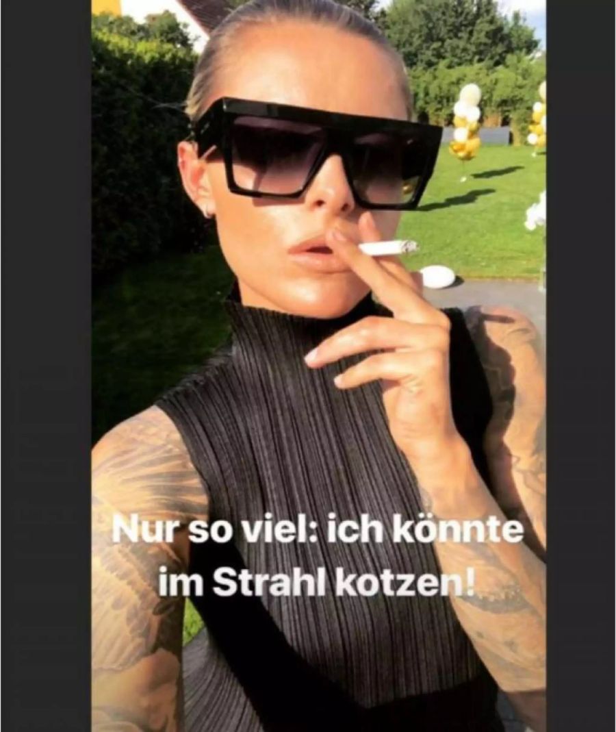 Sophia Thomalla ärgert sich über die Leistung des deutschen Teams.