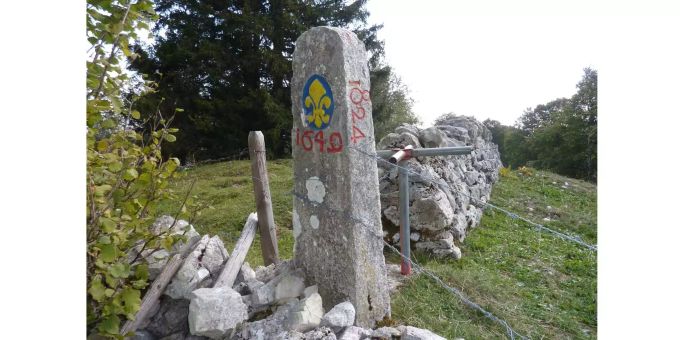 Vallorbe (VD) Der Kanton Waadt hat eine gemeinsame Grenze mit Frankreich, aber auch mit Bern und mit allen Westschweizer Kantonen, mit Ausnahme des Jura. Vallorbe (VD) Der Kanton Waadt hat eine gemeinsame Grenze mit Frankreich, aber auch mit Bern und mit allen Westschweizer Kantonen, mit Ausnahme des Jura.
