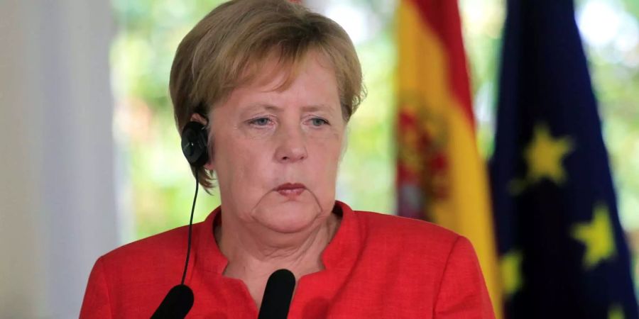 Angela Merkel blickt besorgt. Für sie funktioniert das Dublin-System nicht.