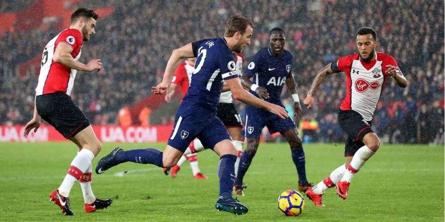 Tottenham (im Bild Superstar Harry Kane) kommt in Southampton nur zu einem 1:1-Unentschieden. Damit rutschen die Spurs für den Moment aus den Champions League-Plätzen. Die drei Punkte bei den vom Abstieg bedrohten Südengländern waren bestimmt budgetiert.