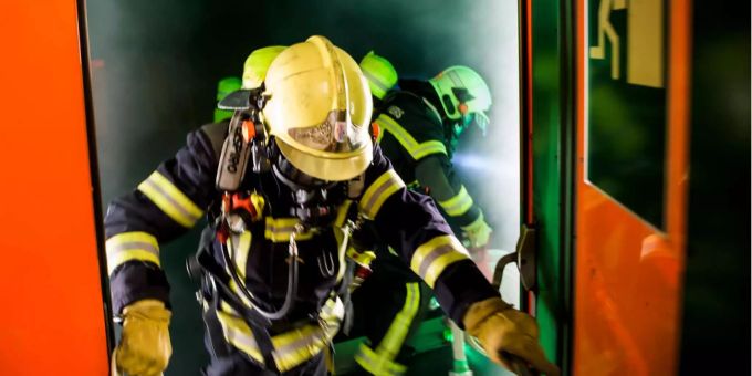 Die Feuerwehr musste eingreifen (Symbolbild). Die Feuerwehr musste eingreifen (Symbolbild).