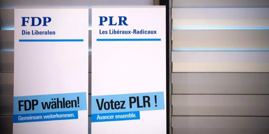 FDP-Plakate an der Delegiertenversammlung der Partei in Biel.