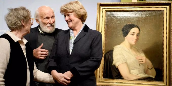 Das Gemälde aus dem Kunstfund Gurlitt, wurde NS-Raubkunst identifiziert und an die Nachkommen zurückgegeben. Monika Grütters (CDU,r)