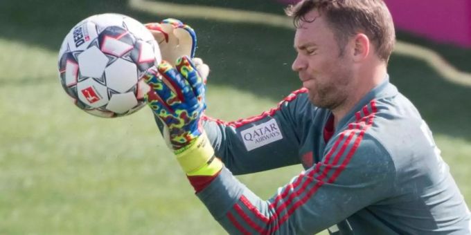 Bayern-Torwart Manuel Neuer wird in Berlin nicht eingesetzt. Foto: Peter Kneffel Bayern-Torwart Manuel Neuer wird in Berlin nicht eingesetzt. Foto: Peter Kneffel