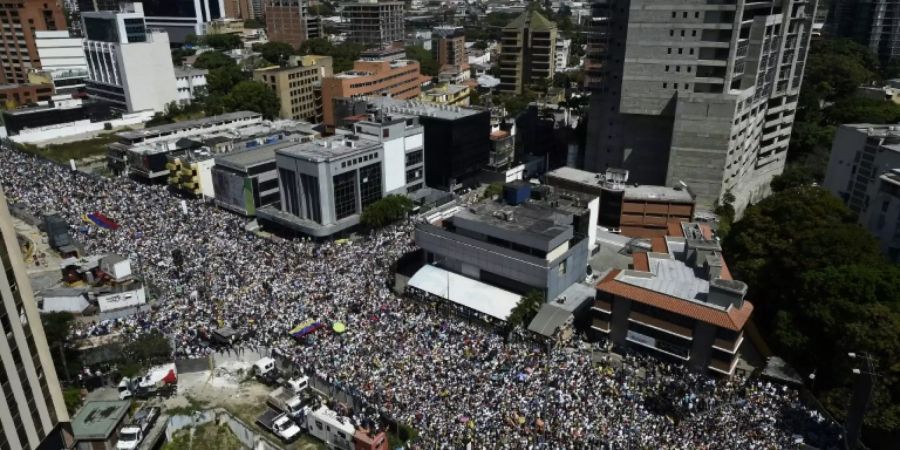 Anhänger von Guaidó demonstrieren in Caracas