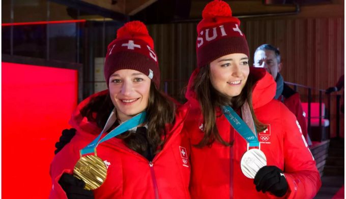 Grossartig: Schweizer Doppelsieg durch Sarah Höfflin und Mathilde Gremaud im Slopestyle der Freestyler. Ski Freestyle