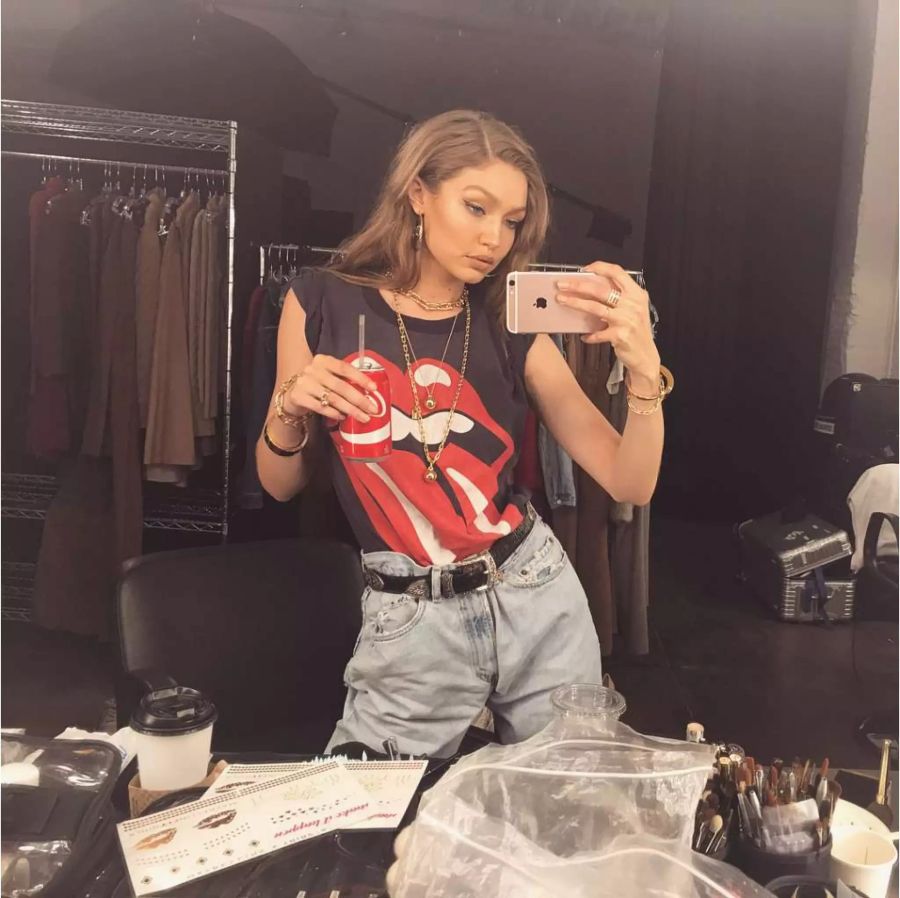 Immer und überall online, ständig perfekt gestylt: Gigi Hadid.