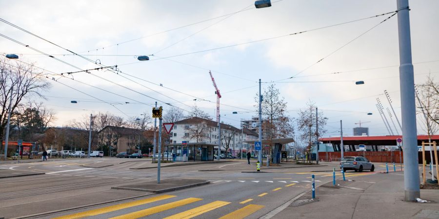 Die Tramstation Letzigrund und der FC-Zürich-Platz im Zürcher Kreis 9.