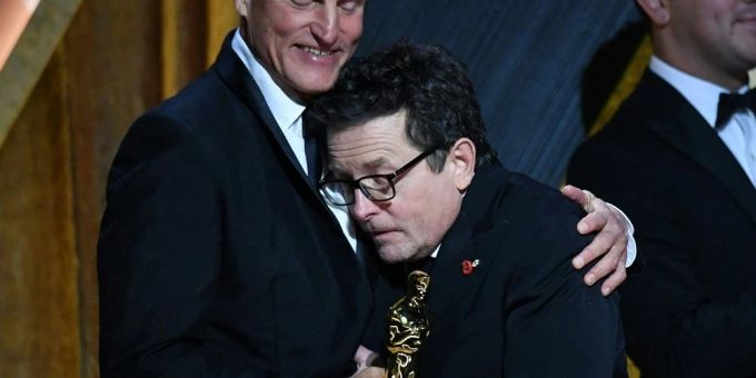 Governors Awards - Harrelson überreicht Michael J. Fox einen Ehrenoscar
