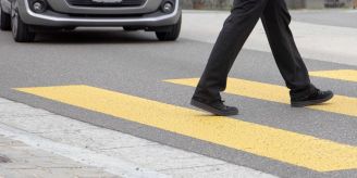 Gossau SG - Autofahrer fährt Fussgänger an – und verprügelt ihn