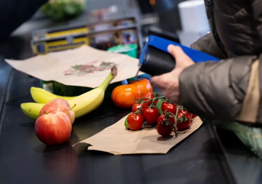 Da Lebensmittel mit dem reduzierten Mehrwertsteuersatz behaftet sind, sollte es da keine Preiserhöhungen geben, so der Preisüberwacher.