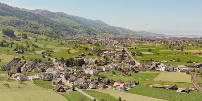 Dorf Schübelbach mit Blick Richtung Siebnen