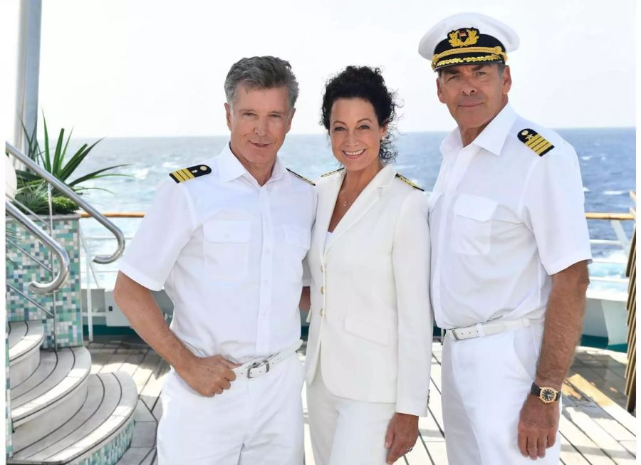 Beliebte Crew: Kapitän Viktor Burger (Sascha Hehn) mit Hanna Liebhold (Barabara Wussow) und Dr. Wolf Sander (Nick Wilder).