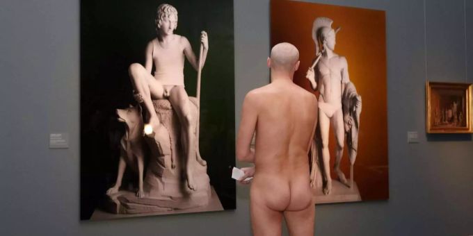 Die Tickets für die Nudisten-Veranstaltung waren innerhalb von 48 Stunden ausverkauft. Die Tickets für die Nudisten-Veranstaltung waren innerhalb von 48 Stunden ausverkauft.