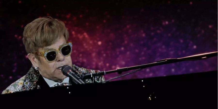 Der britische Musiker Elton John wird heute 71 Jahre alt.