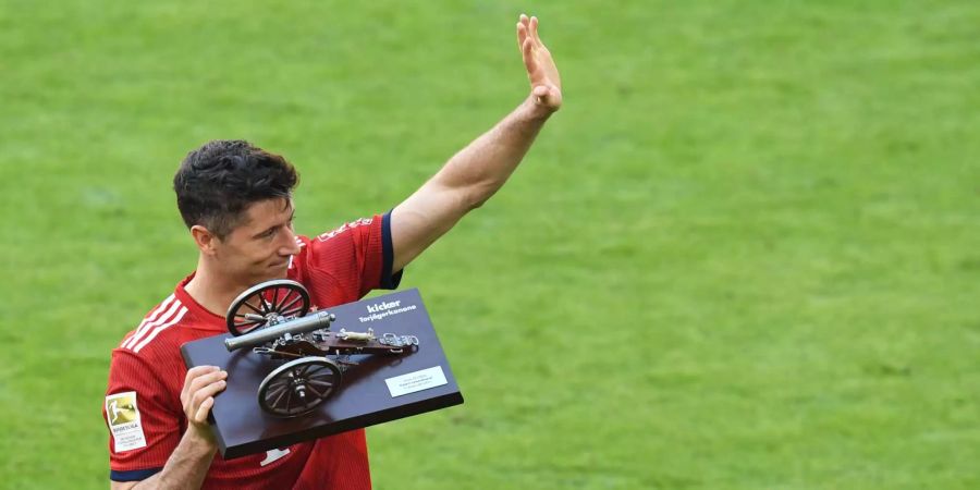 Winkt Lewandowski hier zum Abschied? Der polnische Topskorer will offenbar Bayern verlassen.