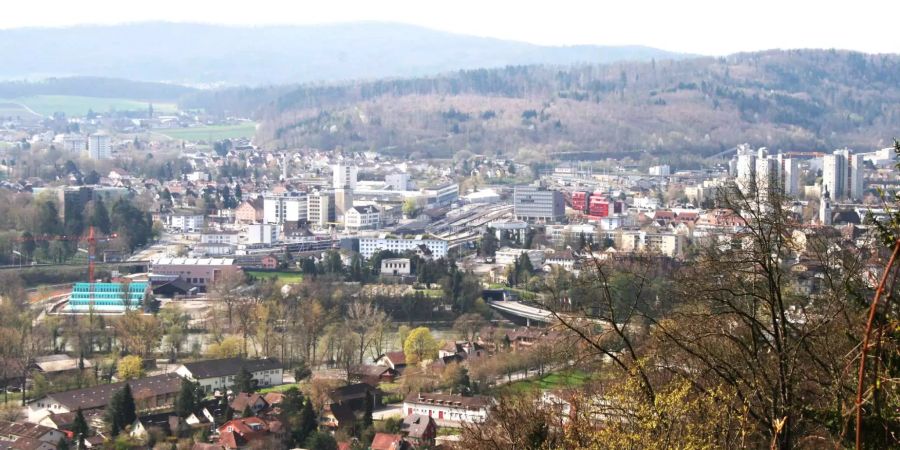 Brugg (unten) und Windisch (oben links) mit dem Bahnhof Brugg dazwischen.