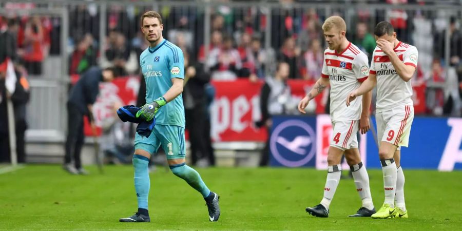 Der HSV schlittert immer weiter Richtung 2. Liga. Die Leistungen sind zu schlecht und der Vorstand des Vereins ist eine Farce. Trainer Bernd Hollerbach soll nach nur sieben Spielen bereits vor dem Abgang stehen.