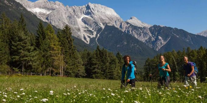 60 markierte Wanderrouten in allen Schwierigkeitsgraden stehen auf dem Mieminger Plateau bereit, Bild: zvg