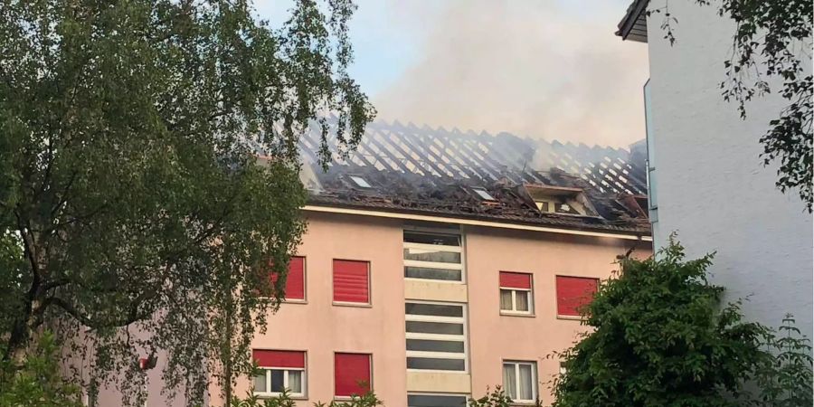 Der Kehrichtsack mit der Kohle war auf einem Balkon des Dachgeschosses deponiert.