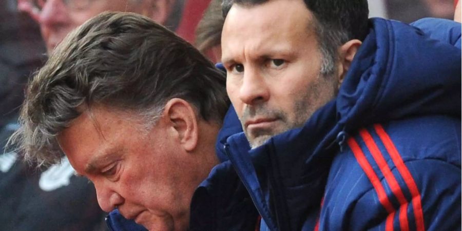 Ryan Giggs (rechts) als Assistent von Louis van Gaal.