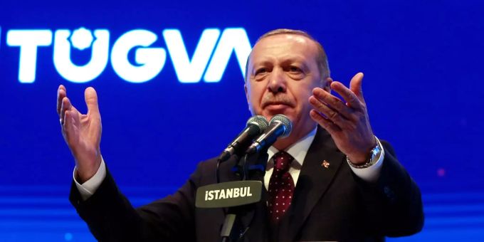 Der türkische Präsident Recep Tayyip Erdogan plant weitere Offensiven gegen kurdische Truppen in Syrien. Recep Tayyip Erdogan bei einer Ansprache.